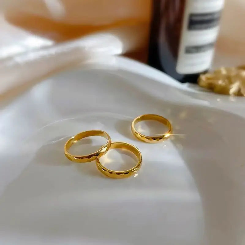 خاتم أنيق من الفولاذ المقاوم للصدأ بسمك 2 مم، مناسب للنساء والرجال، مصقول للغاية، خاتم زفاف أو خطوبة أو وعد، خاتم عصري قابل للتكديس