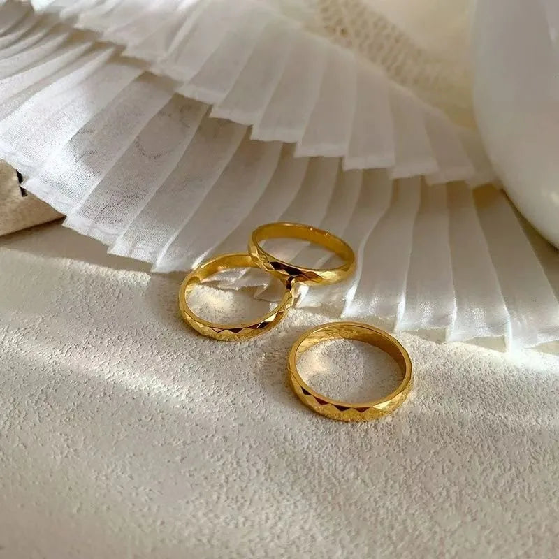 خاتم أنيق من الفولاذ المقاوم للصدأ بسمك 2 مم، مناسب للنساء والرجال، مصقول للغاية، خاتم زفاف أو خطوبة أو وعد، خاتم عصري قابل للتكديس