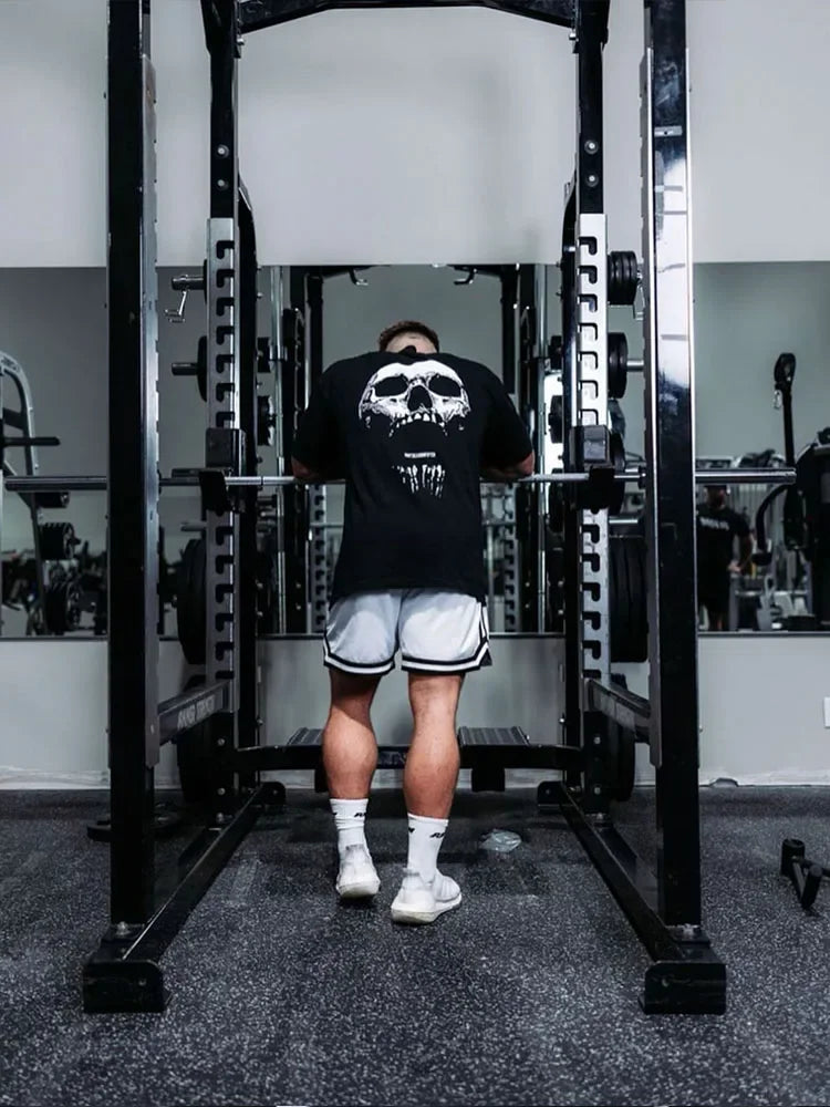 تيشيرت رياضي جديد عالي الجودة لعام 2025، فضفاض وواسع، مصنوع من القطن، بأكمام قصيرة، مناسب للرجال، مثالي للتدريب الصيفي والجري.