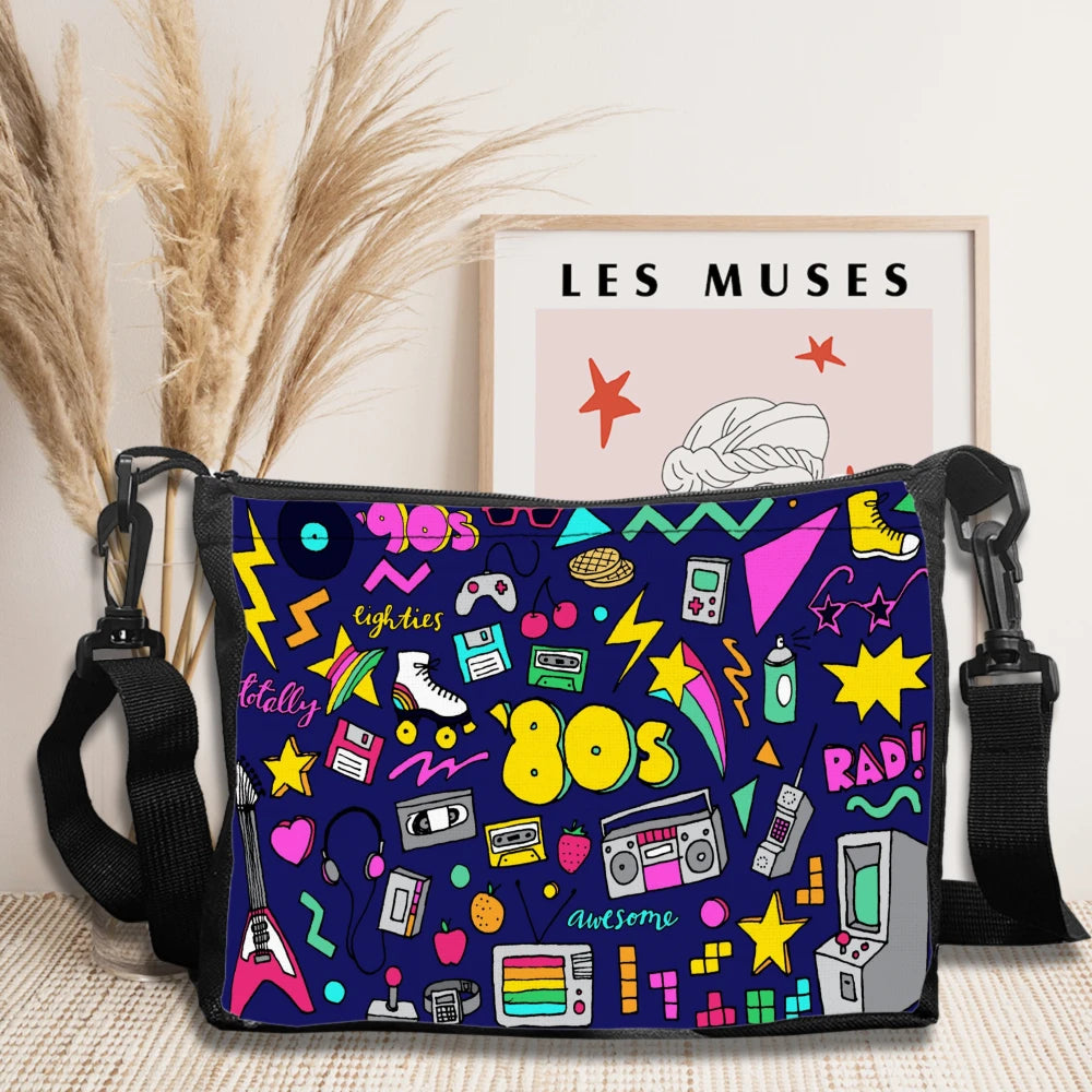 حقيبة كتف من البوليستر بتصميم شريط كاسيت، بنمط هندسي، وموضوع كرتوني، مع حزام كتف للسفر والاستخدام اليومي