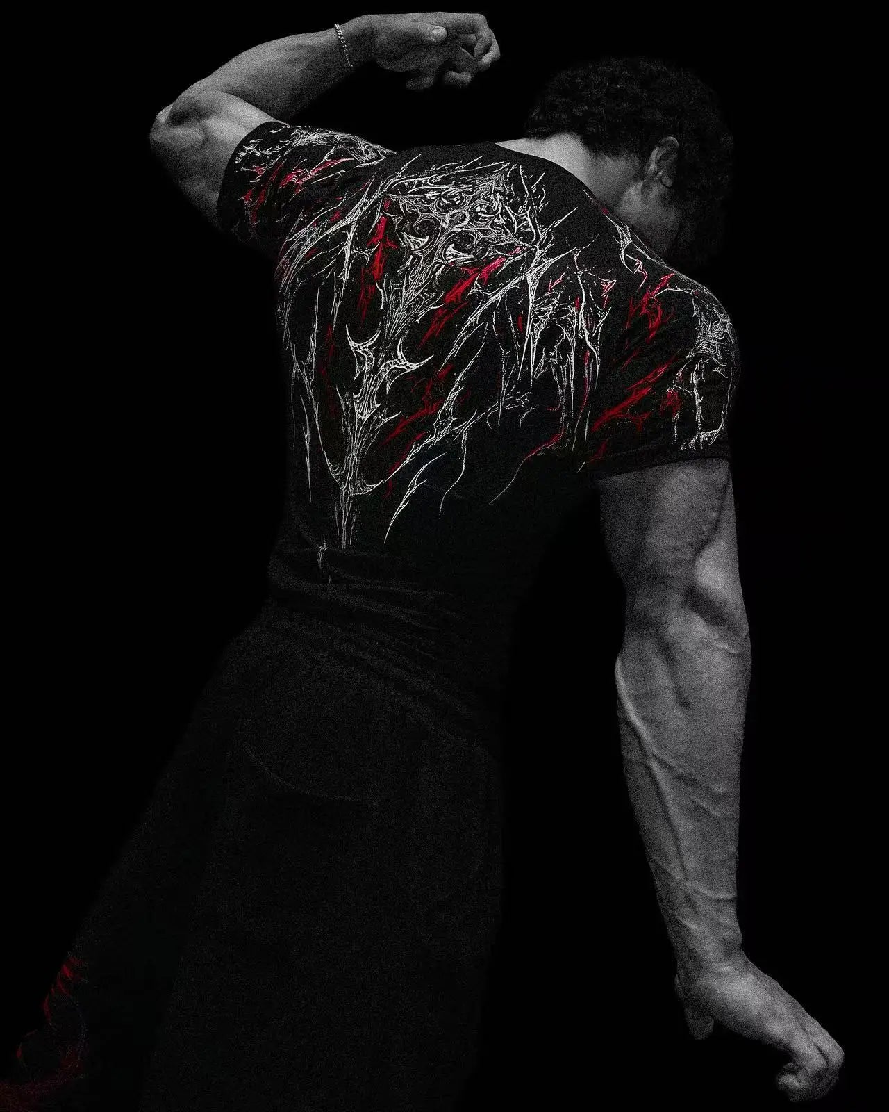 تي شيرت رجالي رياضي بأكمام قصيرة وعملي داكن اللون بتصميم وحش الليل الجديد المتقدم بتصميم قوطي تجريدي من عضلة الطوطم