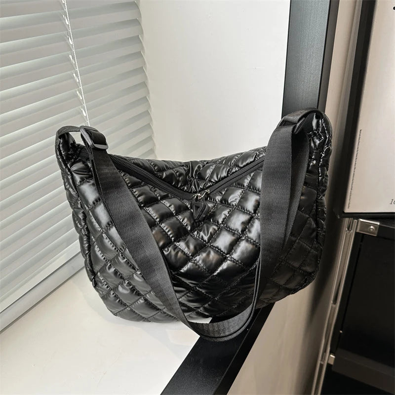 حقائب يد نسائية أنيقة مبطنة من النايلون، حقائب كبيرة الحجم بمقبض علوي، حقائب كروس بودي بلون سادة، حقائب كتف نسائية شتوية من الريش