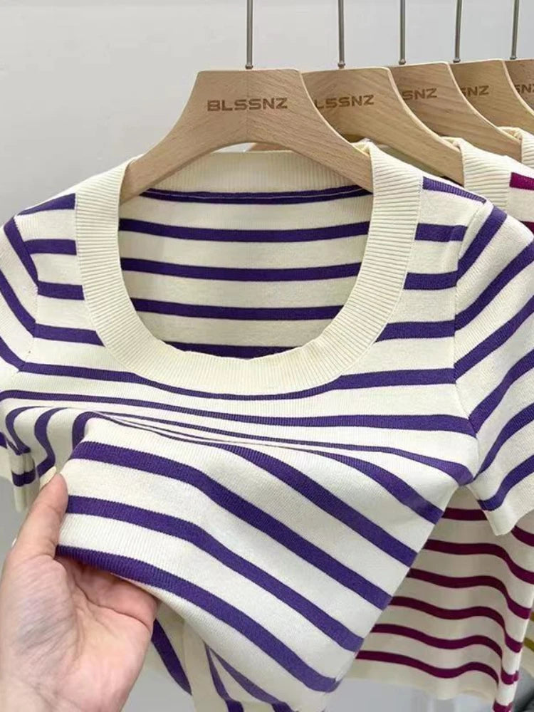 تيشيرت نسائي مخطط بأكمام قصيرة، بقصة ضيقة، بياقة دائرية، محبوك، مناسب للارتداء اليومي، رياضي، مستوحى من موضة الألفية الجديدة.