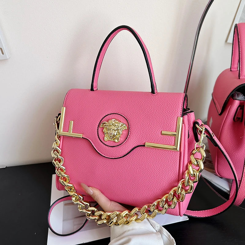 حقيبة يد أنيقة فاخرة مستوحاة من ميدوسا مصنوعة من الجلد الصناعي بسعة كبيرة مزودة بسلسلة مغناطيسية وحزام قابل للتعديل وحقيبة كروس بودي للاستخدام اليومي