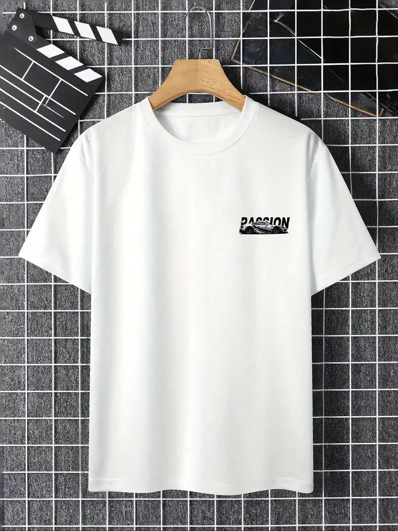 تيشيرت رجالي صيفي عصري مصنوع من القطن الخالص 100%، بتصميم فضفاض وطبعة رياضية، وياقة دائرية وأكمام قصيرة.