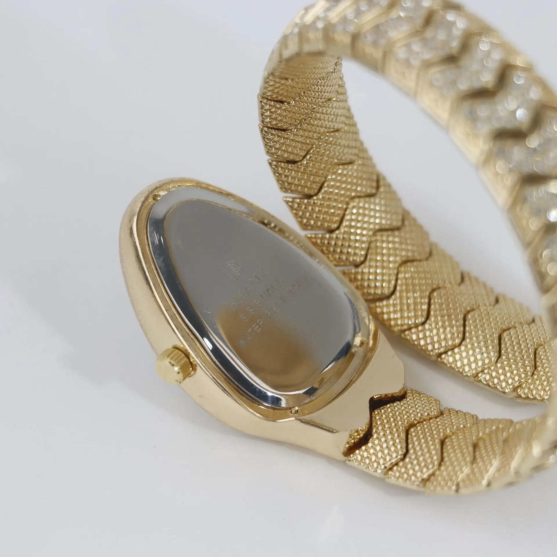 ساعات كوارتز فضية ذهبية للنساء رائجة البيع ساعة فريدة من نوعها مرصعة بالألماس بالكامل للنساء ساعة فاخرة لامعة ساعة Relogio