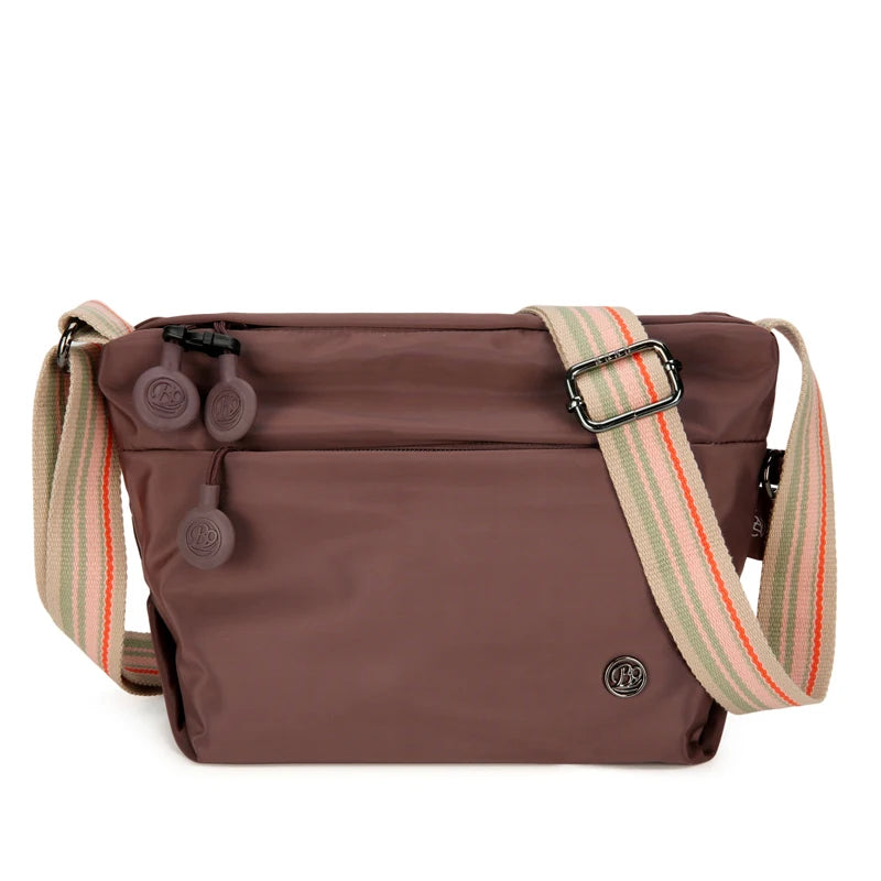 حقيبة كروسبودي نسائية من النايلون فائق الخفة، بحزام عريض قابل للتعديل، وخفيفة الوزن، مزودة بسحاب إغلاق، حقيبة أنيقة للمراسلة