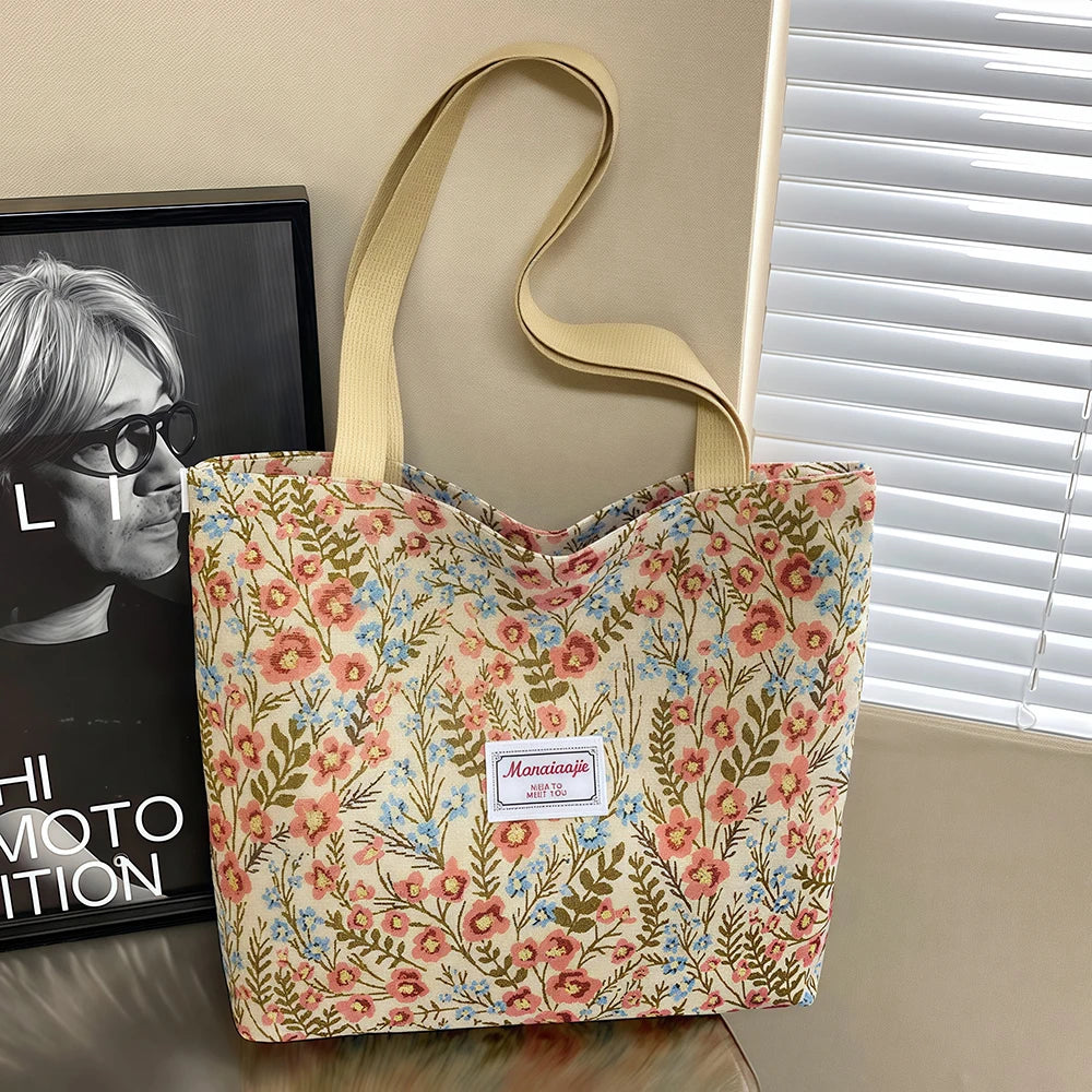 حقيبة يد كبيرة الحجم تُحمل على الكتف للنساء، مصنوعة من قماش الكانفاس، حقيبة أنيقة وعملية مزينة بنقوش زهور.