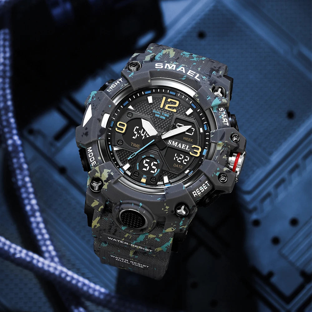 ساعة يد رياضية عسكرية للرجال من SMAEL بتصميم مموه مقاومة للماء ومنبه وساعة توقيت كوارتز مع عرض مزدوج للوقت
