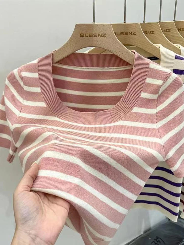 تيشيرت نسائي مخطط بأكمام قصيرة، بقصة ضيقة، بياقة دائرية، محبوك، مناسب للارتداء اليومي، رياضي، مستوحى من موضة الألفية الجديدة.