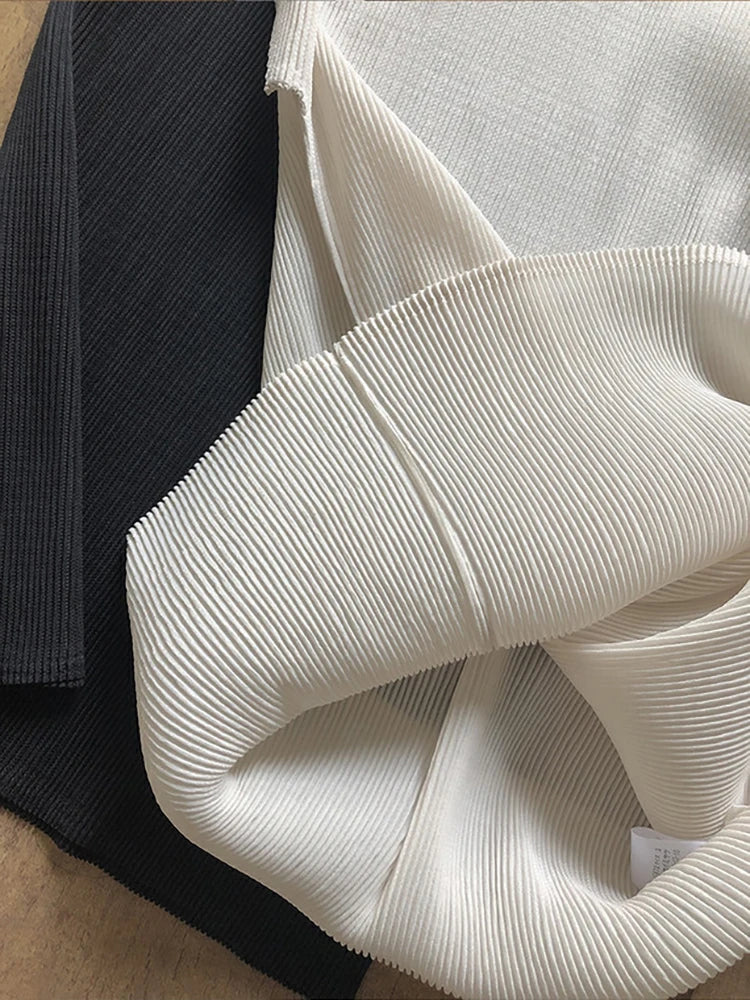 تيشيرتات مياكي السوداء ذات الياقة العالية والمطويات للنساء، صيف 2025، أزياء كورية كاجوال، ملابس أنيقة من تصميم مصممين