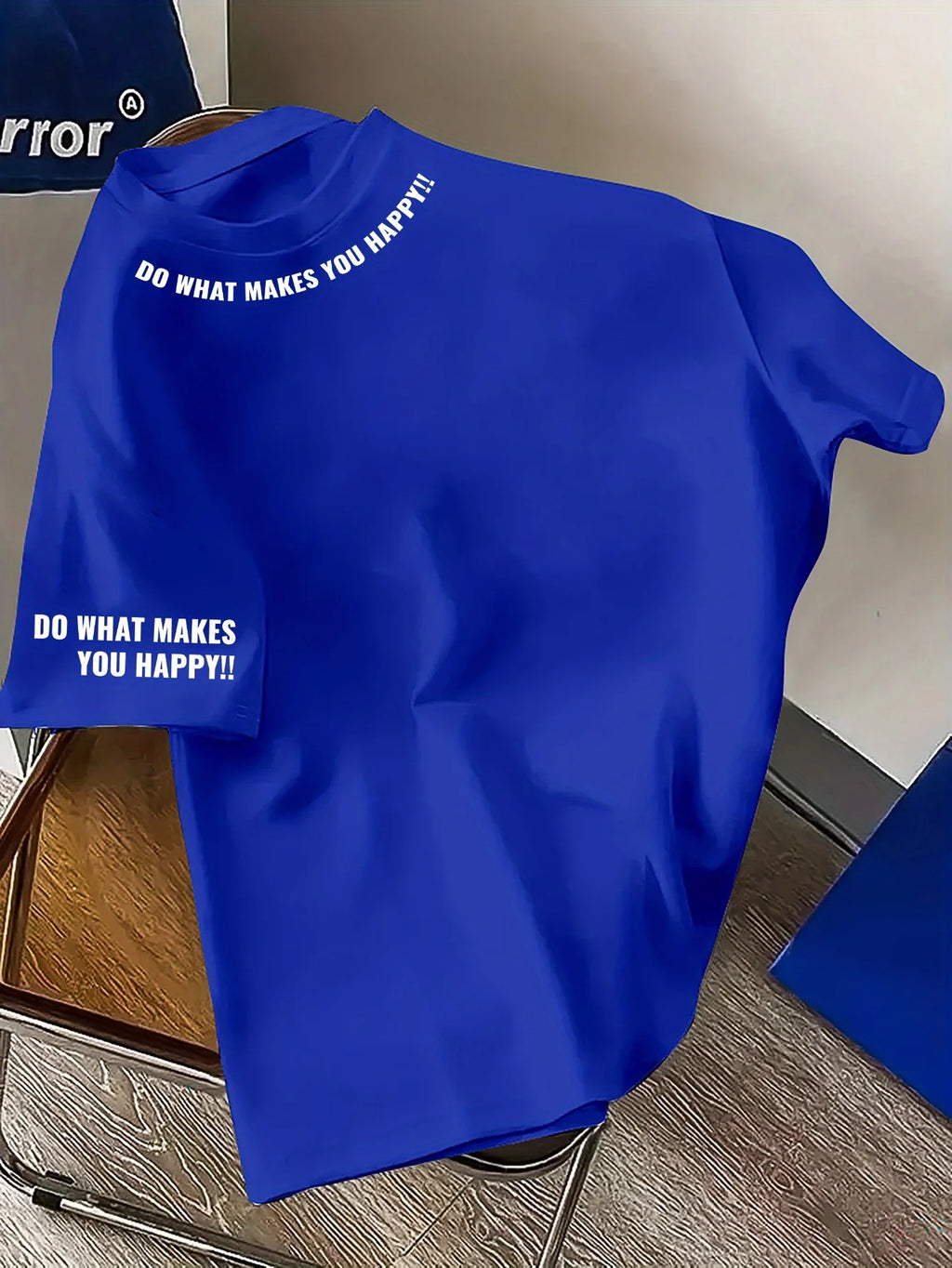 تيشيرت رجالي صيفي عصري مصنوع من القطن الخالص 100%، بتصميم فضفاض وطبعة هندسية، وياقة دائرية وأكمام قصيرة.