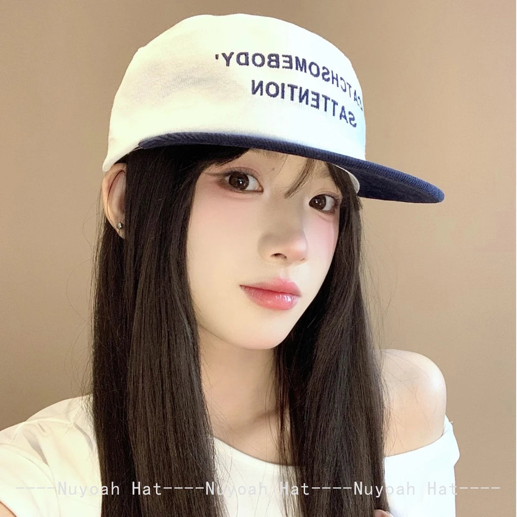 قبعات بيسبول جديدة للرجال والنساء مطرزة بحروف ملونة ومظلة شمسية ذات قمة مسطحة متعددة الاستخدامات وقبعات ذات قمة مدببة بتصميم كلاسيكي