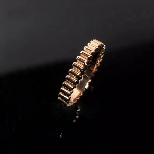 مجوهرات فاخرة من الفضة الإسترلينية عيار 925، خاتم بسيط مخطط عموديًا للرجال والنساء. مناسب للارتداء في أي مناسبة