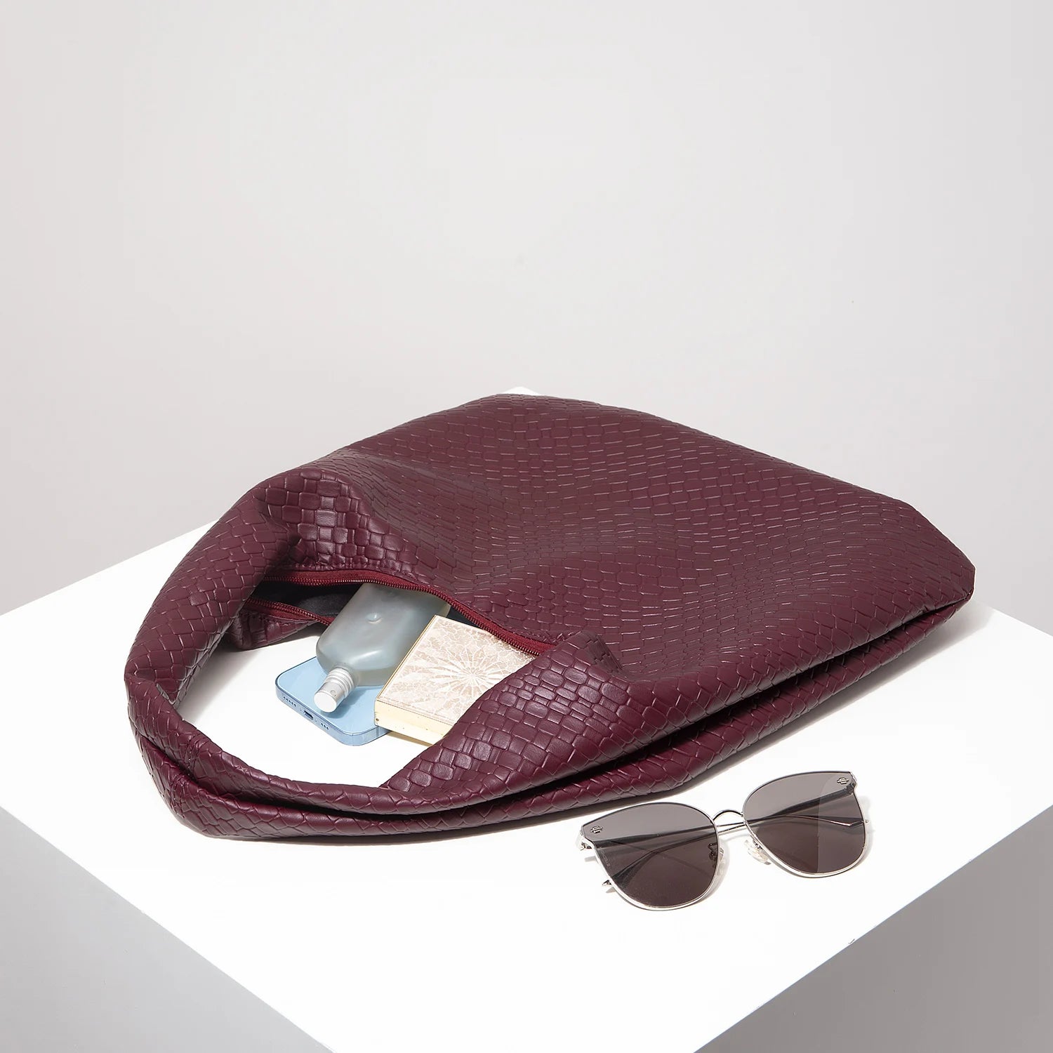 حقيبة كتف من الجلد الصناعي المنسوج العتيق، حقيبة يد نسائية، حقيبة حمل كبيرة السعة، حقيبة هلالية، حقيبة تحت الإبط بسحاب، حقيبة يومية للتنقل (نمط عشوائي)