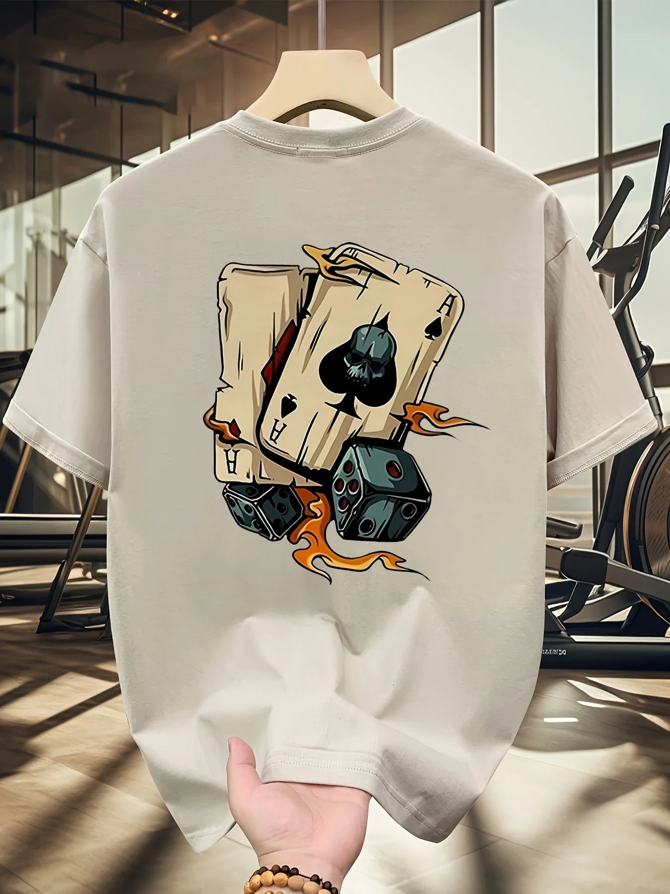 تيشيرت رجالي صيفي عصري فضفاض مطبوع عليه رسومات بوكر ونرد، مصنوع من القطن الخالص 100%، بياقة دائرية وأكمام قصيرة.