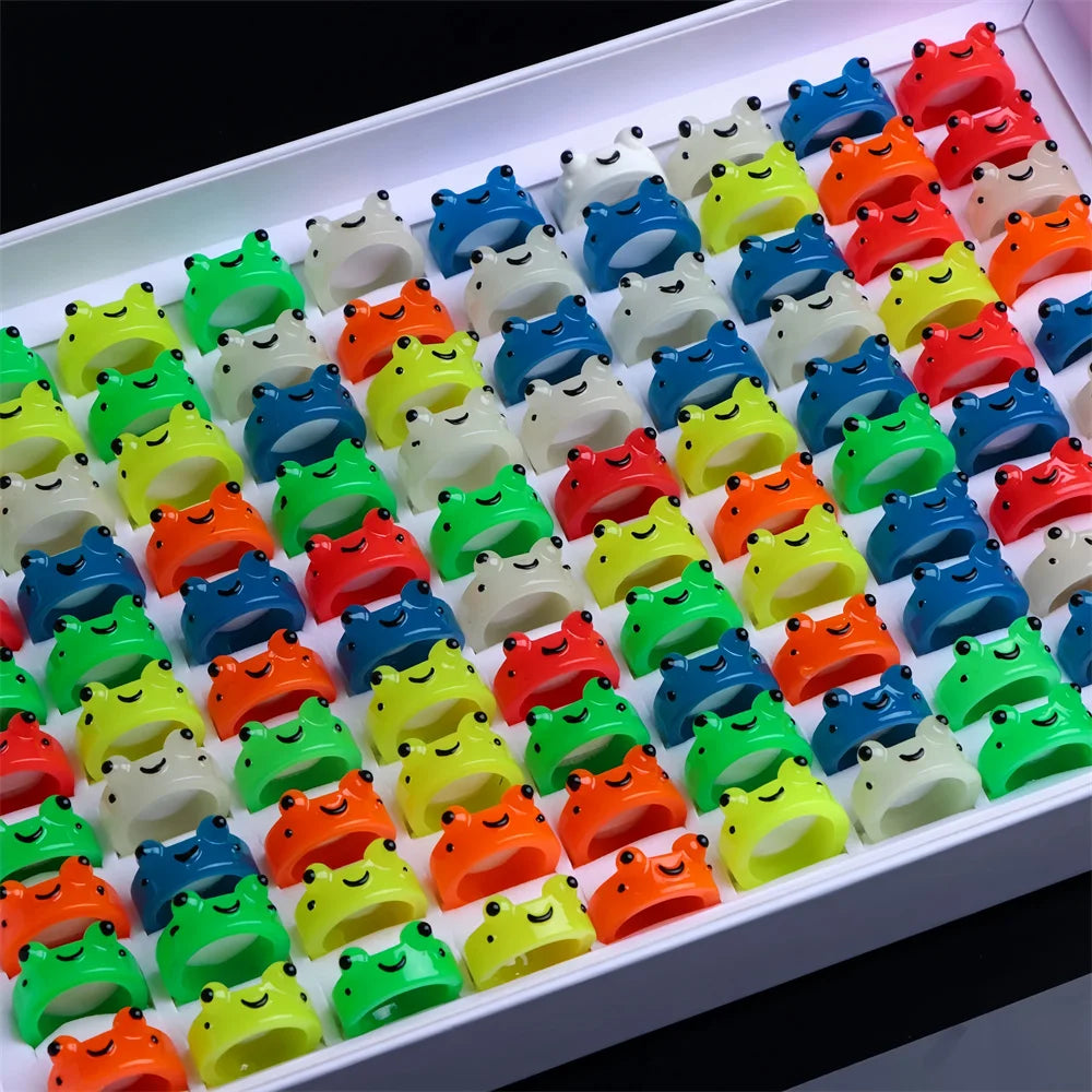 مجموعة من 20/30/50 قطعة من خواتم الراتنج على شكل حيوان لطيف جميل على شكل ضفدع ودب للنساء والفتيات، بتصميم عشوائي يناسب الملابس اليومية والهدية للحفلات