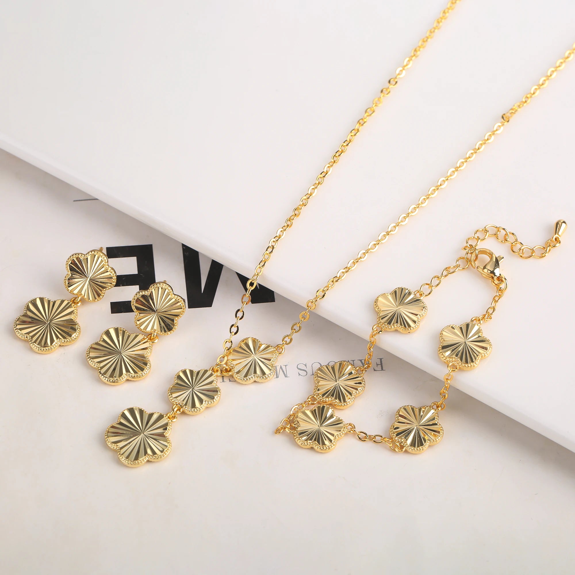 New Double Sided Minimalist Metal Jewelry Set With New Design Plum Blossom Plant Five Leaf Flower Gift For Women's Clover