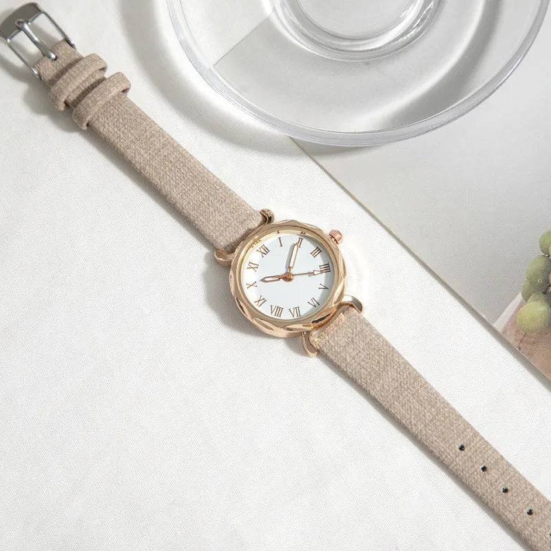 ساعة كوارتز أنيقة للنساء بتصميم معيني | مينا روماني وسوار جلدي عصري - مثالية للارتداء الجامعي