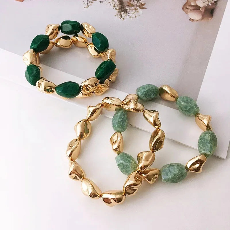 طقم أساور من قطعتين من الراتنج الأخضر للنساء مصنوع من خرز الأكريليك، عصري وقابل للتعديل، مصنوع من خيوط مرنة، إكسسوارات يدوية