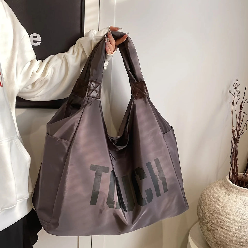 حقيبة يد نسائية كبيرة من النايلون، حقيبة واسعة تحت الإبط، حقيبة كتف متينة مناسبة للسفر والترفيه