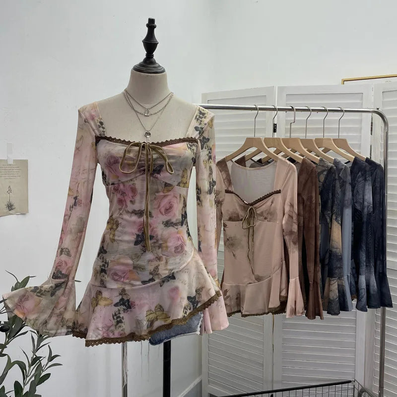 تي شيرت ISAROSE Vintage Tie Dyeing Tops للنساء بياقة مربعة وأكمام واسعة من القماش الشبكي المطاطي لفصل الربيع والخريف وحواف من الدانتيل غير المتماثلة