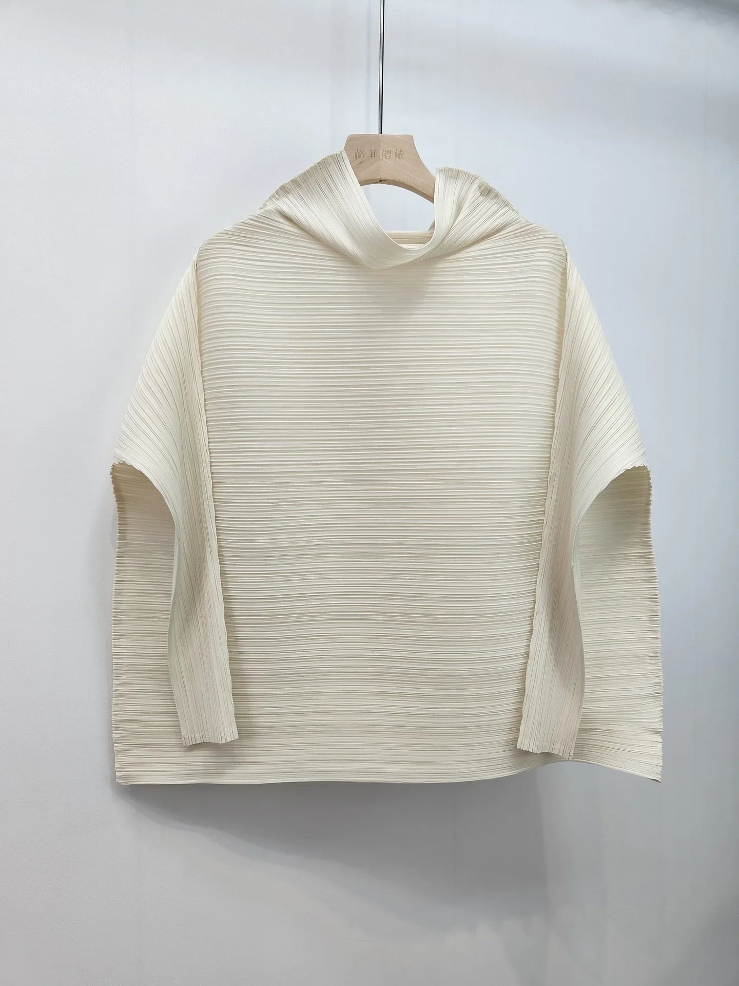 تيشيرت نسائي كاجوال بأكمام طويلة وقصة واسعة من الأسفل مع ياقة وشاح، بلوزة فضفاضة أنيقة من مياكي، صيف 2025، لون عنابي مطوي