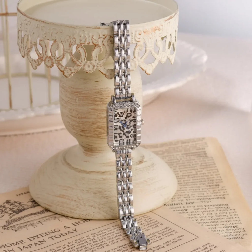 Fashion Women's Watch with Leopard Print Dial, Zinc Alloy Bracelet Vintage Chic Design, Elegant and Versatile Quartz Watch Gift
