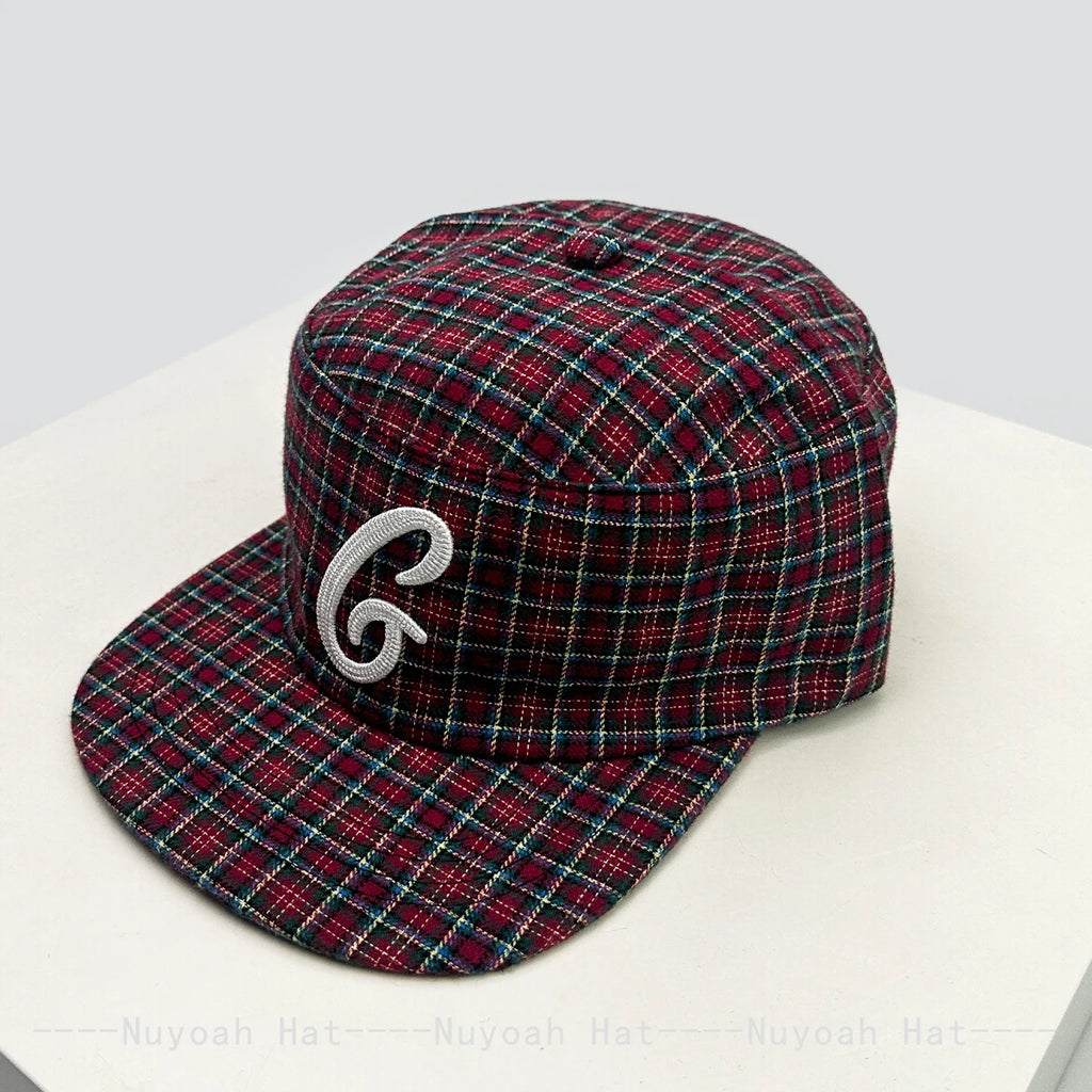 قبعات بيسبول جديدة للرجال والنساء مطرزة بحروف ملونة ومظلة شمسية ذات قمة مسطحة متعددة الاستخدامات وقبعات ذات قمة مدببة بتصميم كلاسيكي