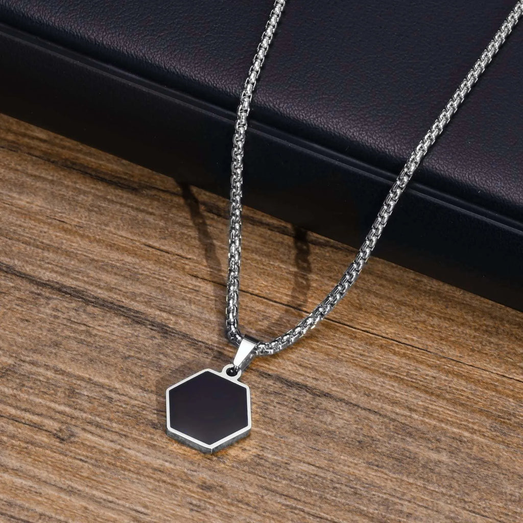 قلادات سداسية بسيطة للرجال والأولاد، قلادة هندسية من الفولاذ المقاوم للصدأ مقاومة للماء، قلادة سوداء للرجال