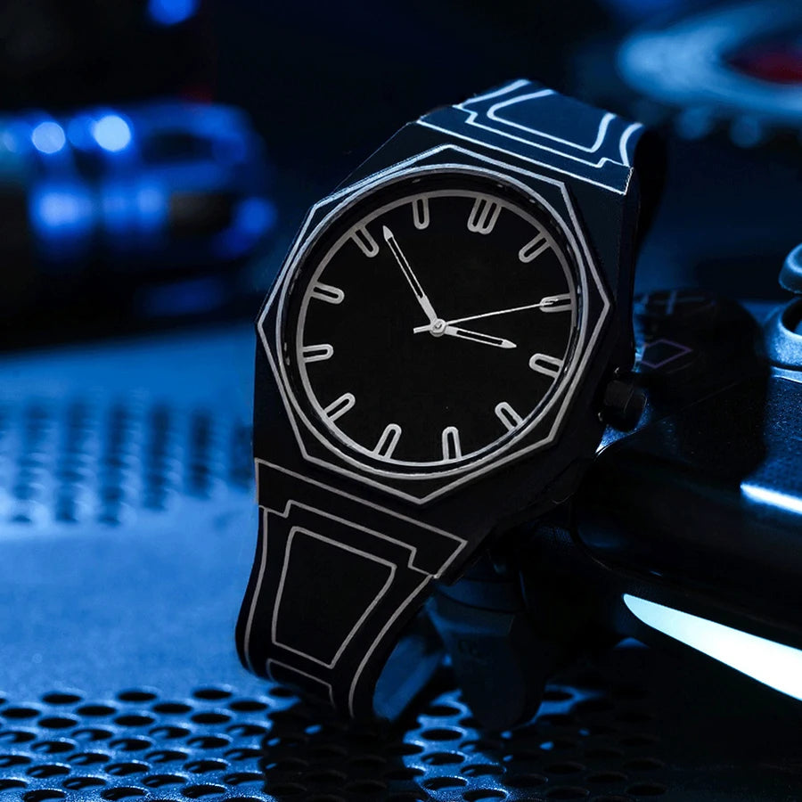 ساعة يد نسائية فاخرة كوارتز بسوار سيليكون ناعم، مقاومة للماء، بتصميم عصري بسيط مستوحى من القصص المصورة، باللونين الأسود والأبيض