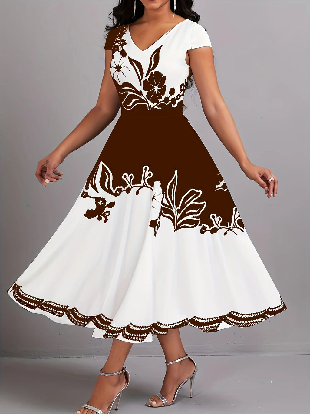 فستان بيبلوم مطبوع عليه زهور بمقاسات كبيرة - ياقة على شكل حرف V أنيقة، أكمام قصيرة، حافة مزخرفة، قماش متوسط ​​المرونة، إغلاق بسحاب، يُغسل في الغسالة