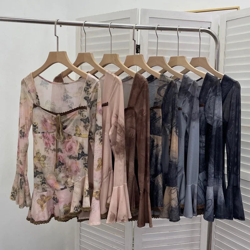 تي شيرت ISAROSE Vintage Tie Dyeing Tops للنساء بياقة مربعة وأكمام واسعة من القماش الشبكي المطاطي لفصل الربيع والخريف وحواف من الدانتيل غير المتماثلة