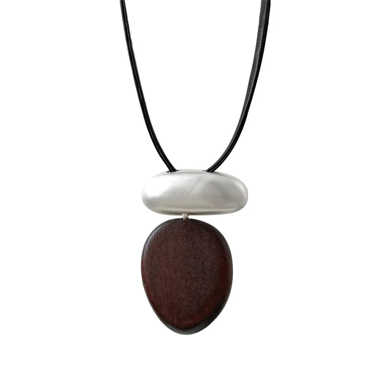 قلادة نسائية عتيقة من الخشب البيضاوي من FTCY بتصميم بسيط غير لامع من المعدن قابلة للتعديل وحبل من الجلد وسلسلة من المجوهرات