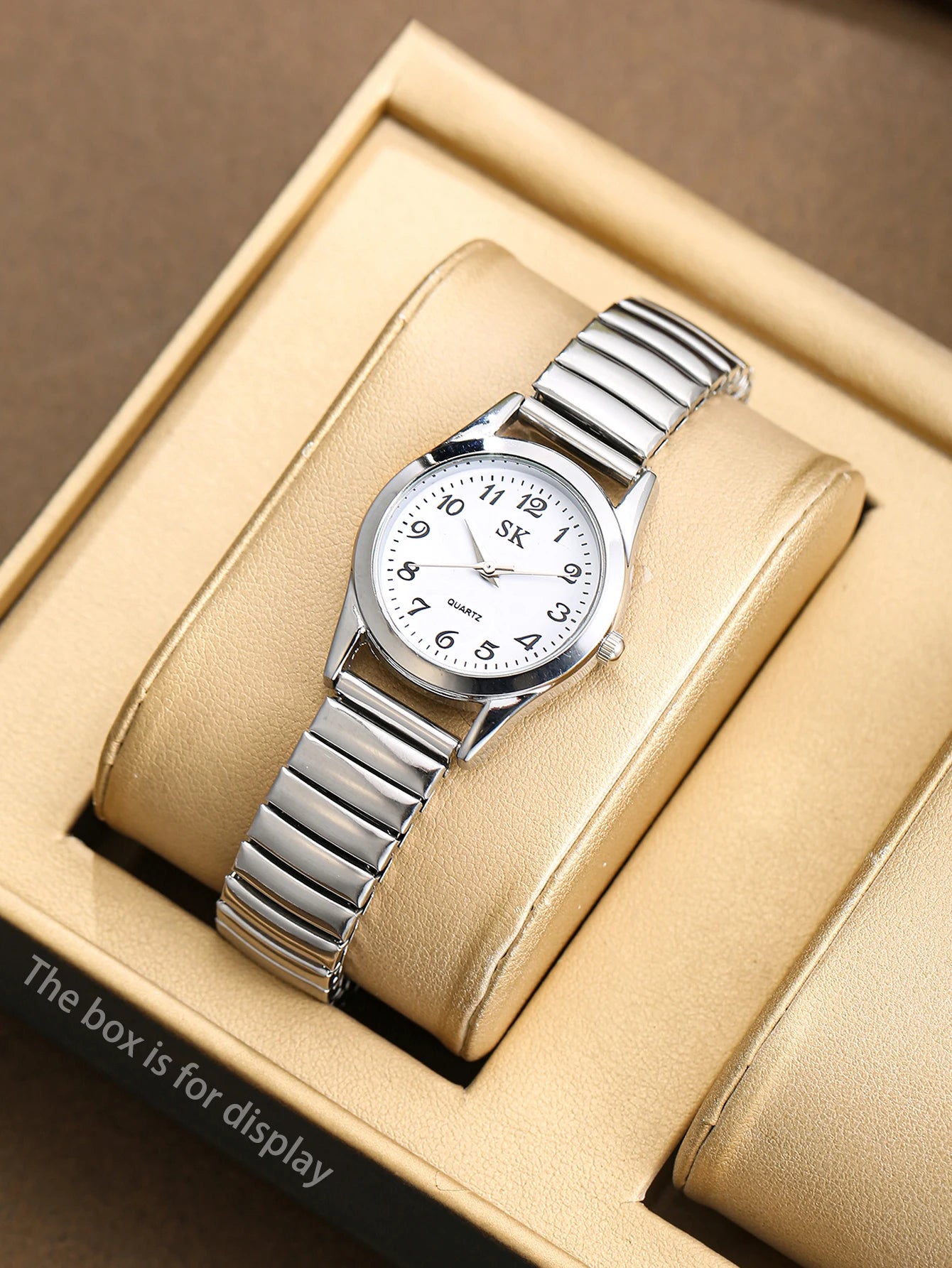 طقم ساعات نسائية أنيق وخفيف وفاخر مكون من 3 قطع، مناسب للارتداء اليومي، وهدية مثالية لأعياد الميلاد والمناسبات.