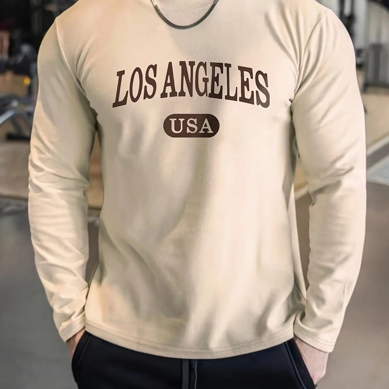 تيشيرت رجالي فضفاض بمقاسات كبيرة، مصنوع من القطن الخالص 100%، مريح وعصري، مناسب للارتداء اليومي والرياضي، مطبوع عليه حرف بوسطن، بياقة دائرية وأكمام طويلة.