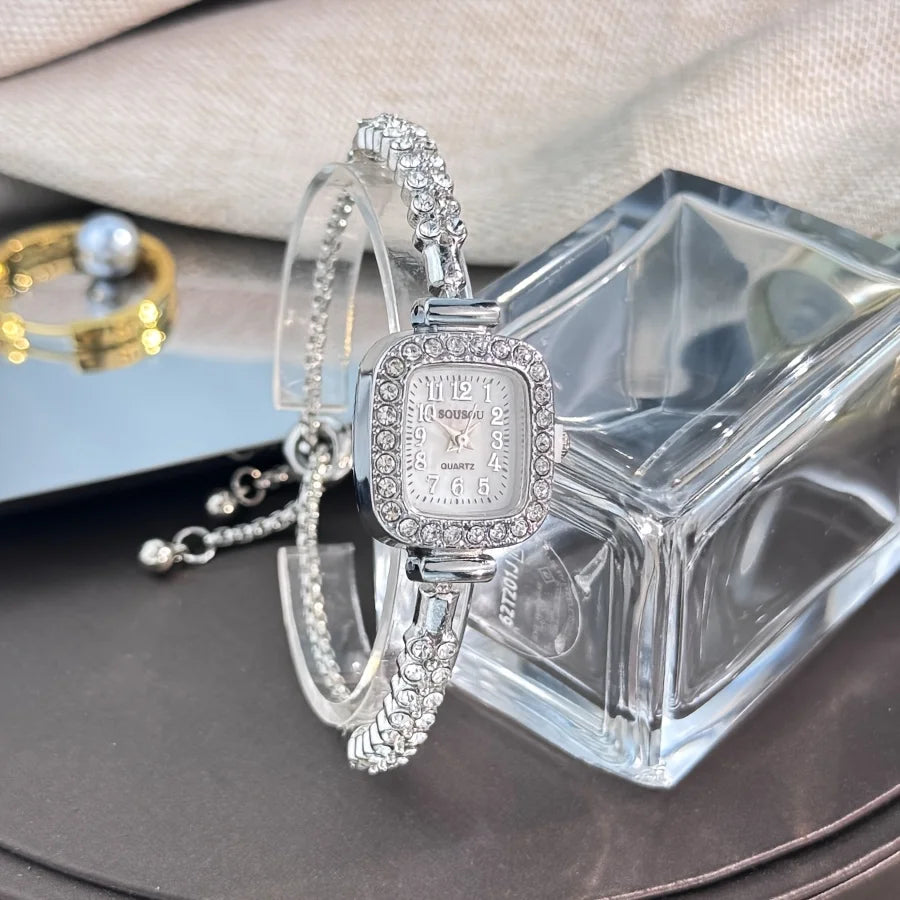 ساعة يد نسائية أنيقة مربعة الشكل، مزودة بمينا مرصع بأحجار الراين وسوار من سبيكة ذهبية اللون - ساعة يد كوارتز قابلة للتعديل للاستخدام اليومي