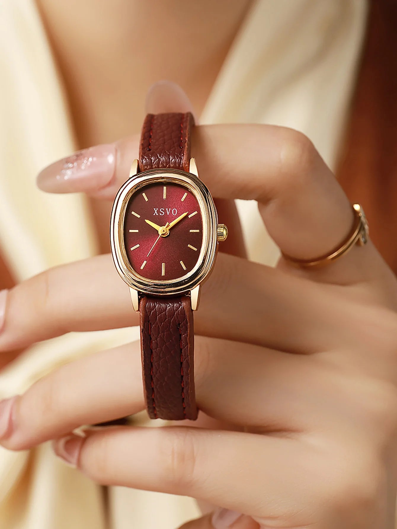 ساعة كوارتز نسائية صغيرة وبسيطة، هدية مثالية للهالوين والكريسماس والأعياد