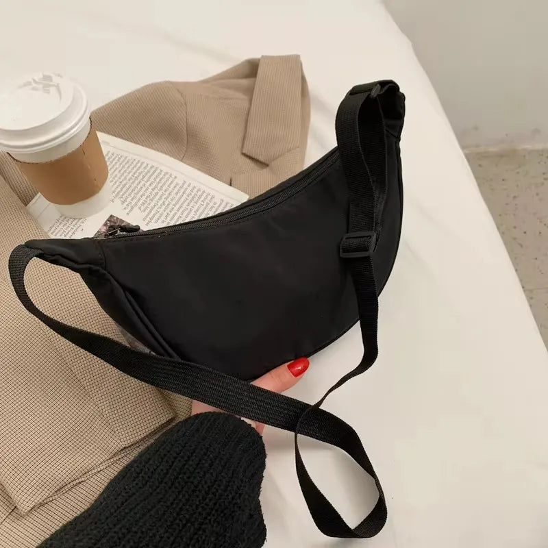 حقائب يد نسائية أنيقة مبطنة من النايلون، حقائب كبيرة الحجم بمقبض علوي، حقائب كروس بودي بلون سادة، حقائب كتف نسائية شتوية من الريش