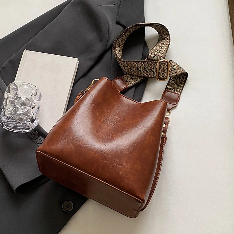 حقيبة دلو نسائية رائعة، حقيبة كتف عصرية وجريئة بلون موحد، حقيبة كروس بودي، تصميم كلاسيكي مميز، مناسبة