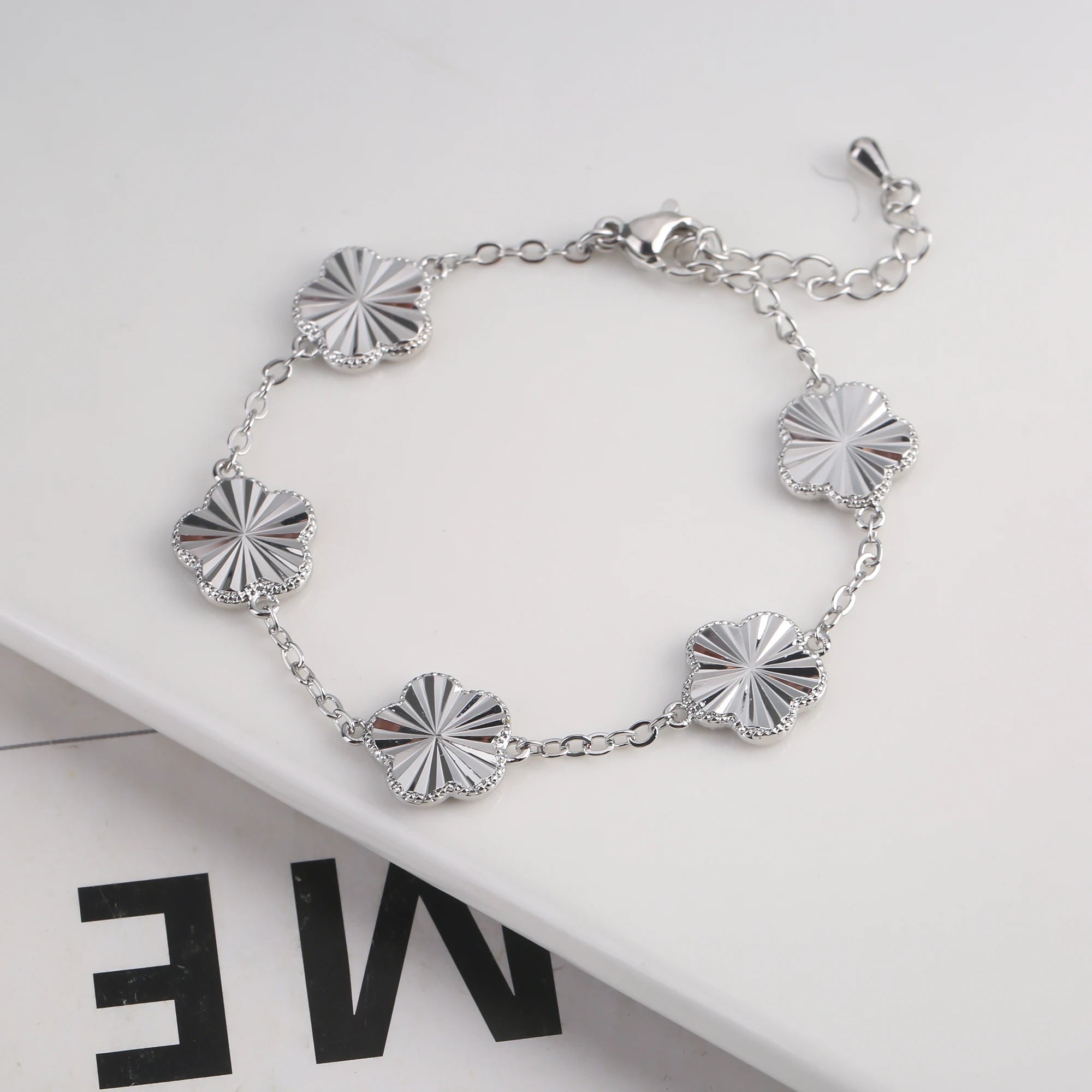 New Double Sided Minimalist Metal Jewelry Set With New Design Plum Blossom Plant Five Leaf Flower Gift For Women's Clover