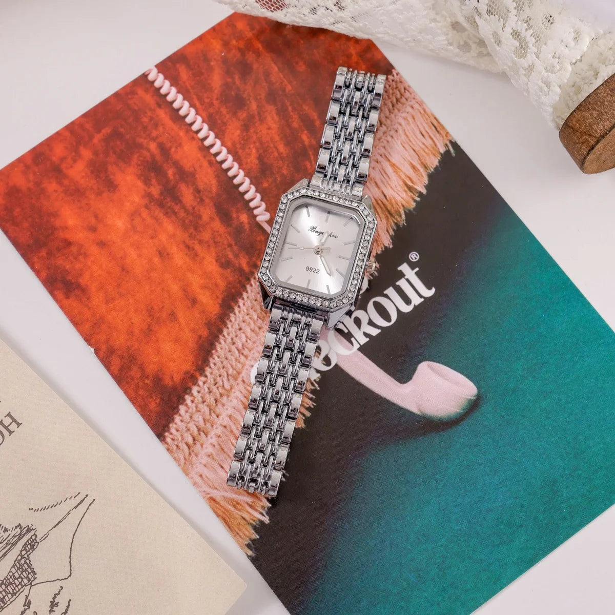 ساعات كوارتز نسائية أنيقة، ألوان كلاسيكية ذهبية وفضية، مينا مربع، إطار مرصع بأحجار الراين، إكسسوارات ساعات نسائية عصرية