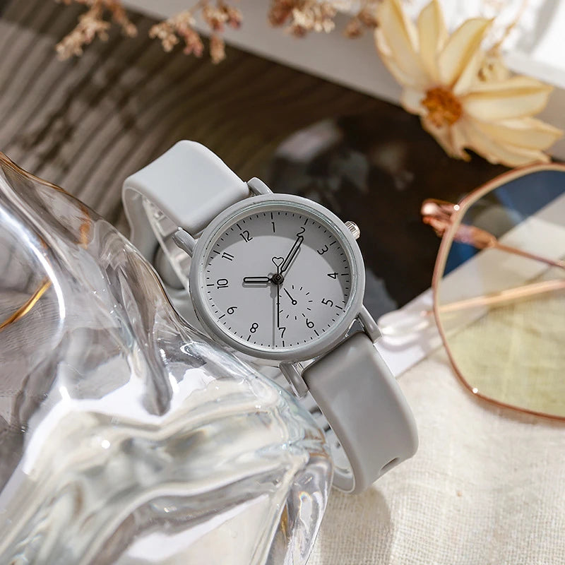 ساعة نسائية أنيقة وبسيطة تعمل بالكوارتز، ساعة رياضية للطلاب