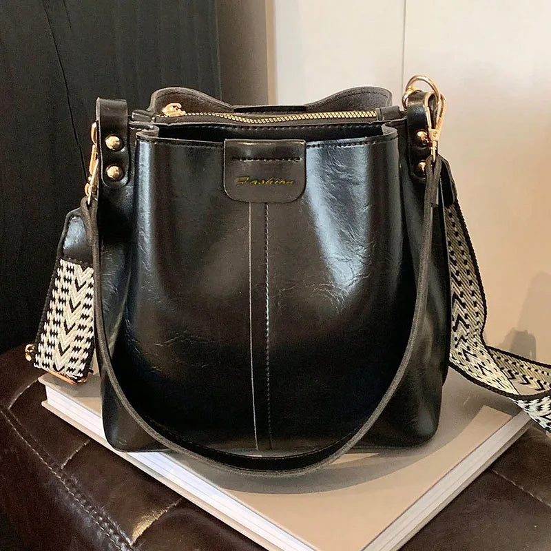 حقيبة دلو نسائية رائعة، حقيبة كتف عصرية وجريئة بلون موحد، حقيبة كروس بودي، تصميم كلاسيكي مميز، مناسبة