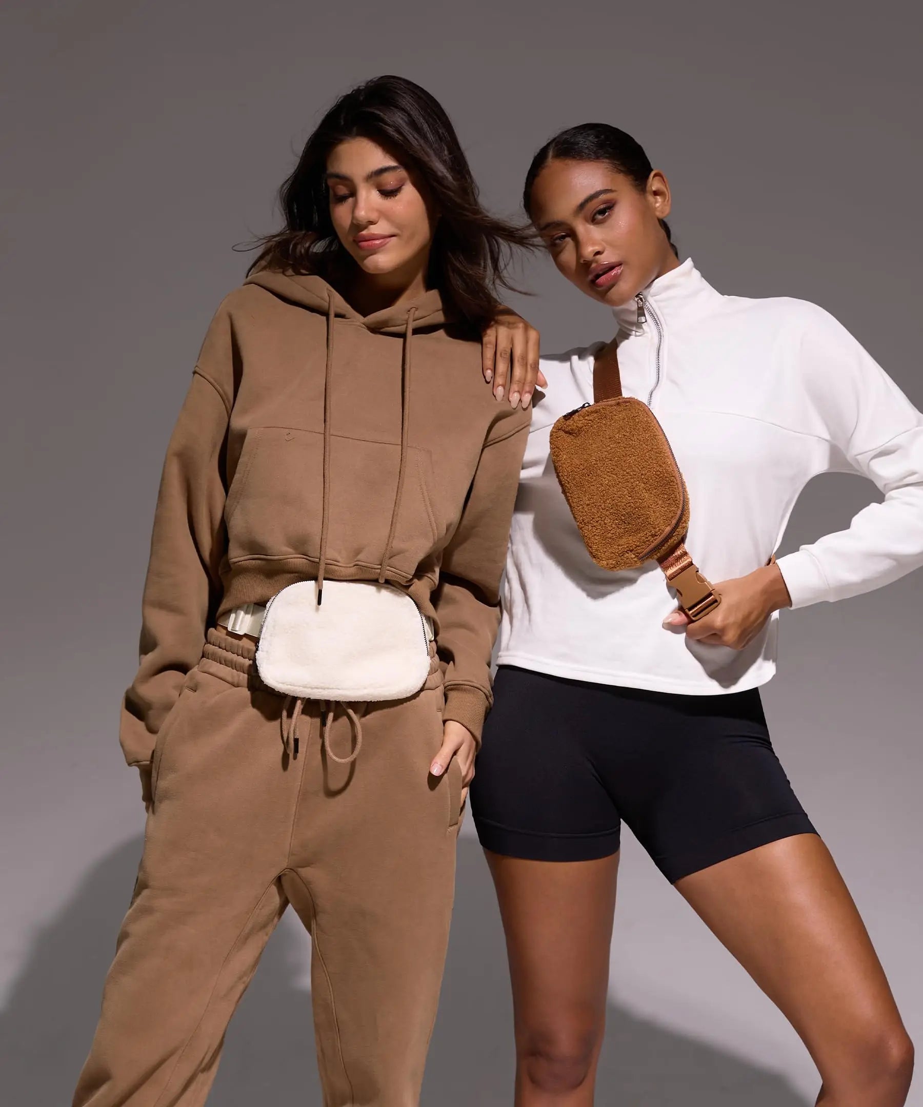 حقيبة حزام من الصوف الشتوي لكل مكان حقيبة كروس بودي نسائية بيضاء حقيبة خصر صغيرة بحزام قابل للتعديل (عاجي)