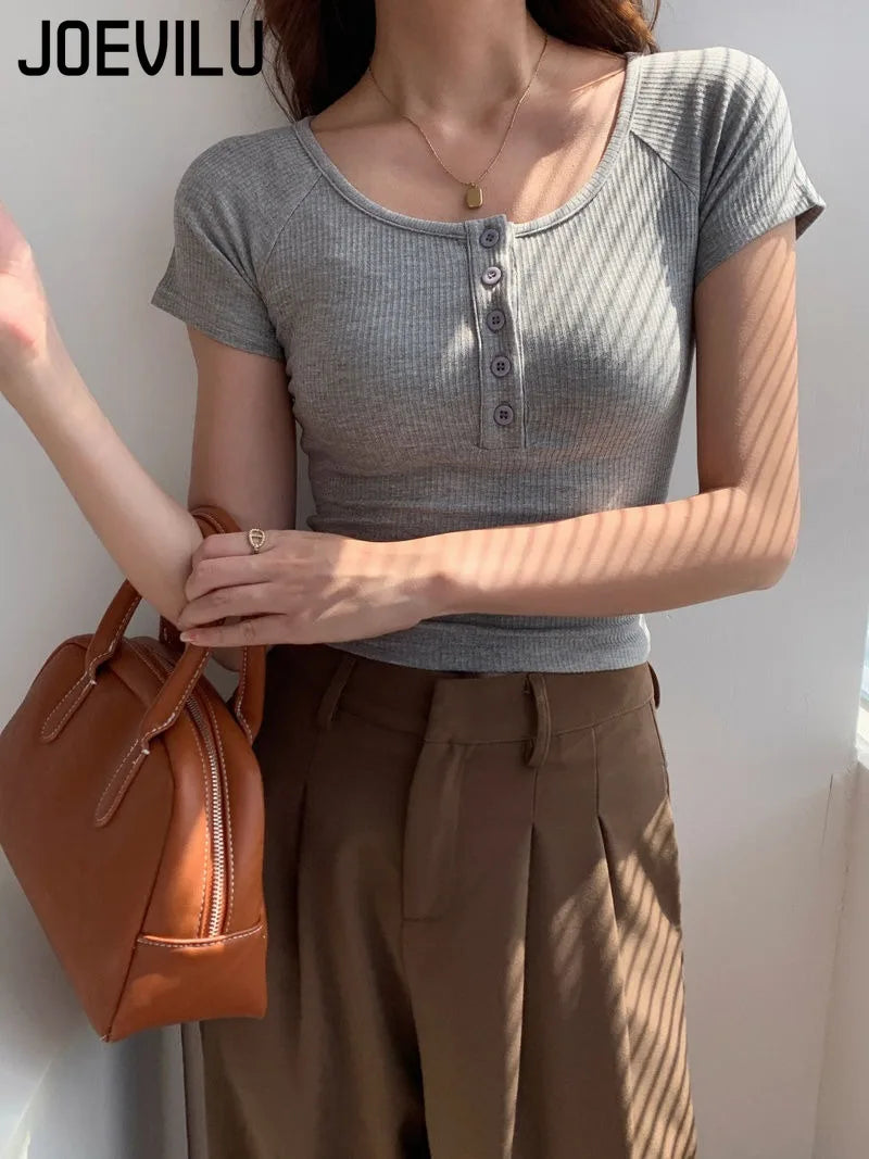 تيشيرت نسائي قصير محبوك بياقة على شكل حرف U، بتصميم كلاسيكي، مناسب للصيف، بقصة ضيقة وأكمام قصيرة، بلون موحد، أنيق وجذاب، مريح، مطاطي وناعم، مستوحى من موضة الألفية الجديدة.