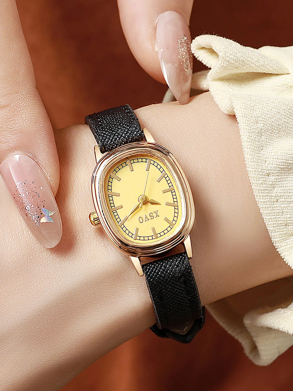 ساعة كوارتز نسائية صغيرة وبسيطة، هدية مثالية للهالوين والكريسماس والأعياد