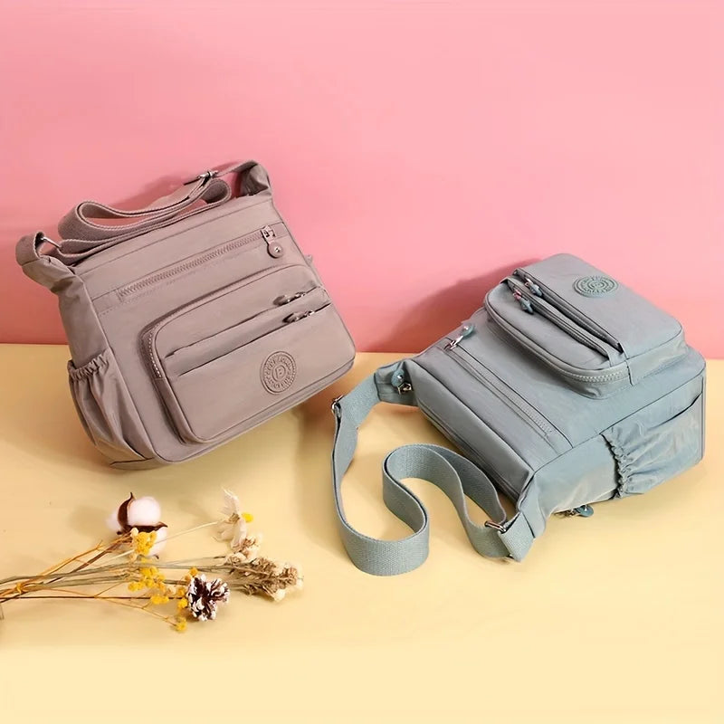 حقيبة كروسبودي أنيقة وخفيفة الوزن من النايلون للنساء، مزودة بحزام قابل للتعديل وتصميم متعدد الجيوب للسفر والتسوق والمواعيد والمدرسة