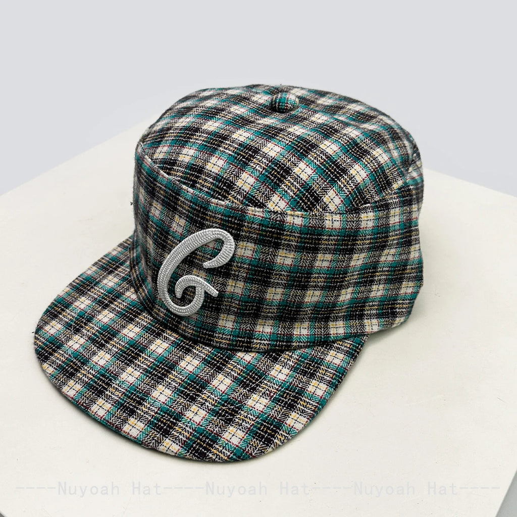 قبعات بيسبول جديدة للرجال والنساء مطرزة بحروف ملونة ومظلة شمسية ذات قمة مسطحة متعددة الاستخدامات وقبعات ذات قمة مدببة بتصميم كلاسيكي