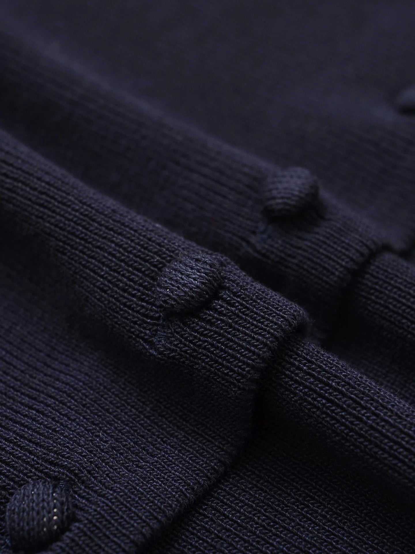 ملابس نسائية صيف 2025 ملابس نسائية جديدة على الطراز الأوروبي والأمريكي حزام بلون سادة جديد مزخرف ودبوس مسطح